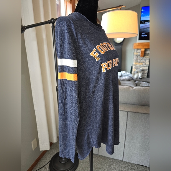 CHASER - NWT Navy Long Sleeve Football Graphic Tee Size Medium - Picture 3 of 6